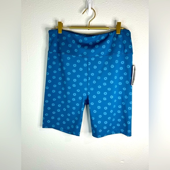 Nanette Lepore Women’s Plus Size 1X Blue Floral Print High-Waist Biker Shorts - Picture 2 of 7